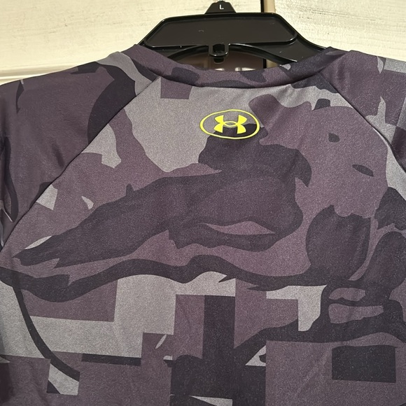 Under Armour - YXL - Loose - HeatGear - Camo Shirt Sleeve Tee w/Yellow Logo - Picture 4 of 5